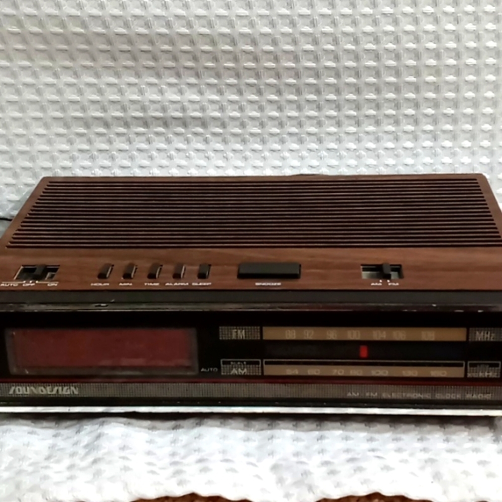 Vintage SOUNDESIGN AM/FM Electronic Clock Radio Model: 3636 Tested Works!